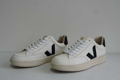 Tenis VEJA V-12 Leather Natural Blanco/Negro