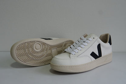 Tenis VEJA V-12 Leather Natural Blanco/Negro