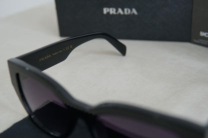 Lente de Sol Prada Butterfly Logo Sunglasses SPRA09