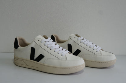 Tenis VEJA V-12 Leather Natural Blanco/Negro