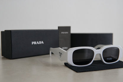 Lentes Oscuros Prada Milano SPR17W Square Shape